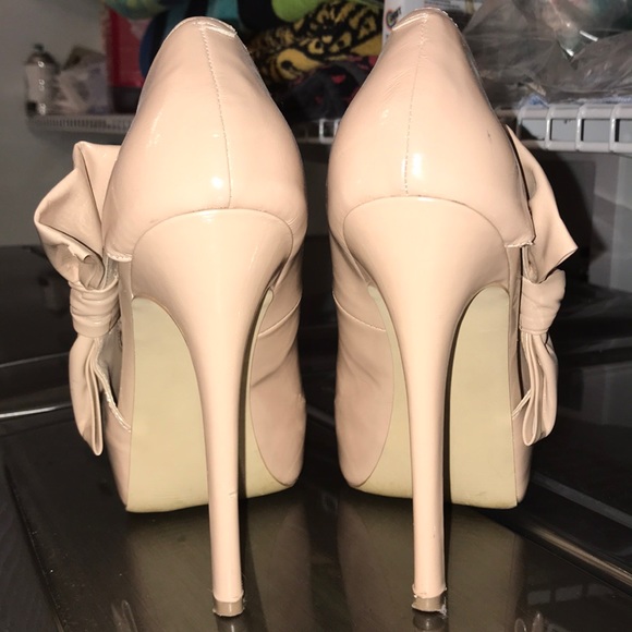 Steve Madden Nude Side Bow Heels - Picture 4 of 8